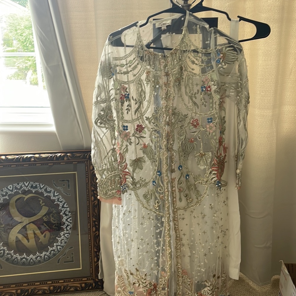 Suffuse brand new dress - Picture 8 of 11